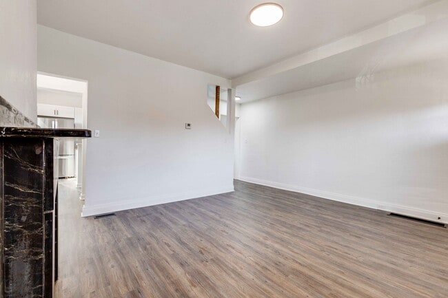 Building Photo - 328 Sweetbriar St