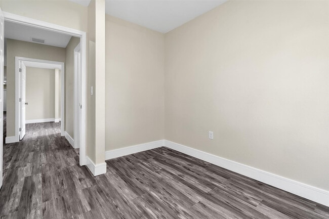 Building Photo - 2451 NW 21st St