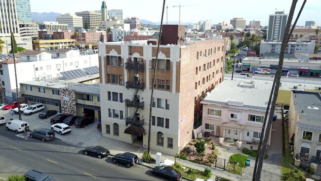 Building Photo - 738 S New Hampshire Ave