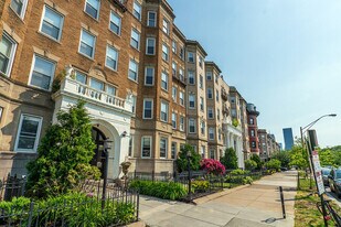 Building Photo - 211 Park Dr