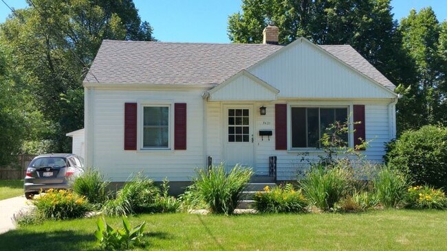 Building Photo - 3621 Dennett Dr