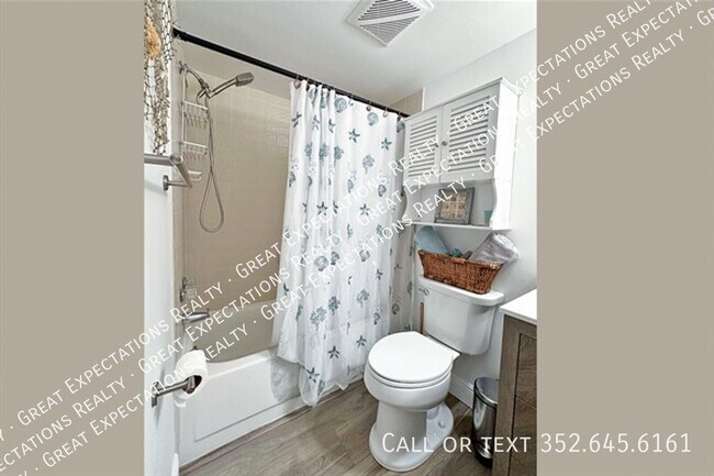 Building Photo - 20800 River Dr