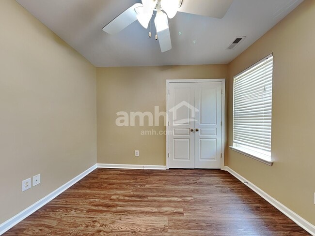 Building Photo - 9002 Glenashley Dr