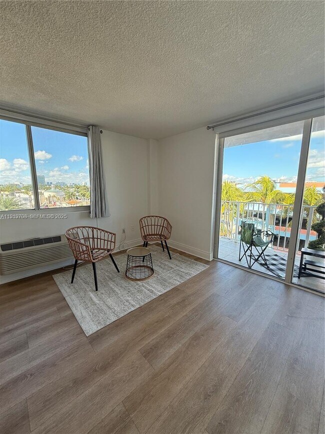 Building Photo - 1255 Collins Ave