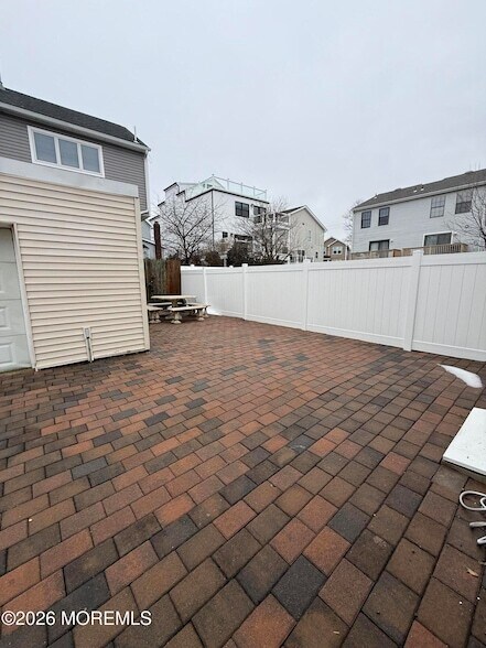 Building Photo - 67 5th St