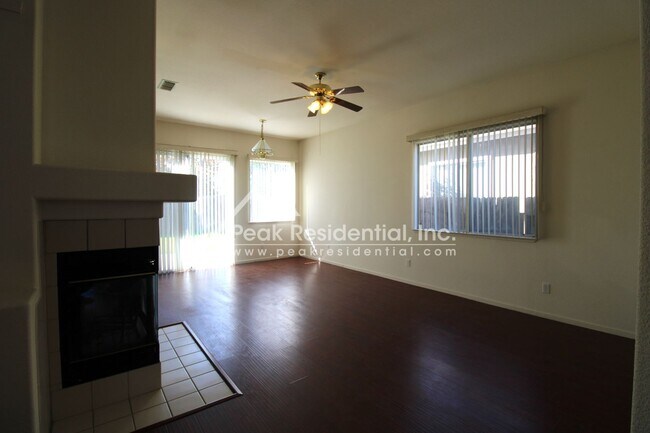 Building Photo - Nice Elk Grove 3bd/2ba Home with 2 Car Garage