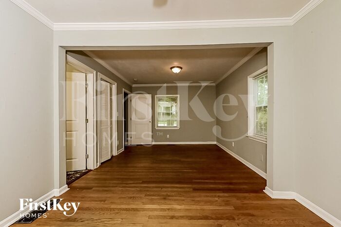 Building Photo - 2138 Pinehurst Dr
