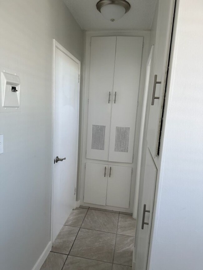 Building Photo - CHARMING 1 BEDROOM 1 BATH IN LONG BEACH