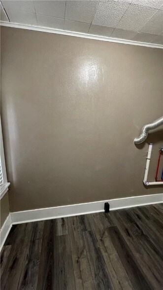 Building Photo - 247 Cedar Ave