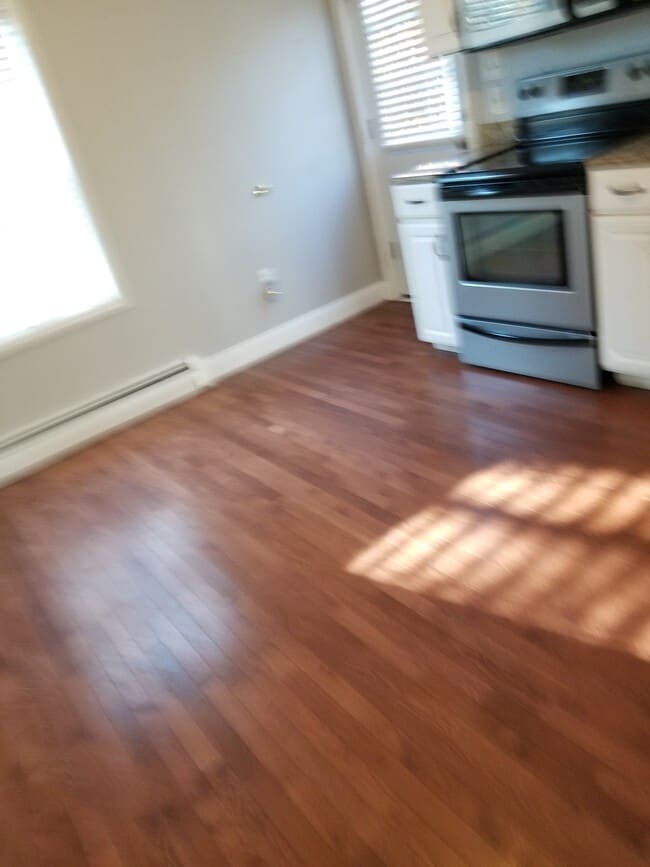 Building Photo - 370 High St