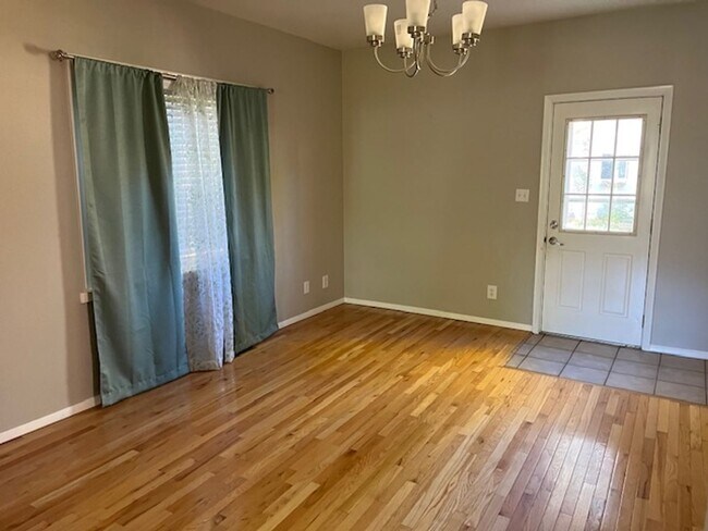 Primary Photo - Old Town Updated 3 bed home w detached garage