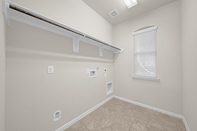 Building Photo - 323 Kinderwood Trail
