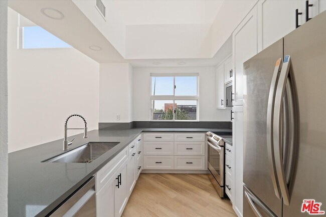 Building Photo - 235 Main St