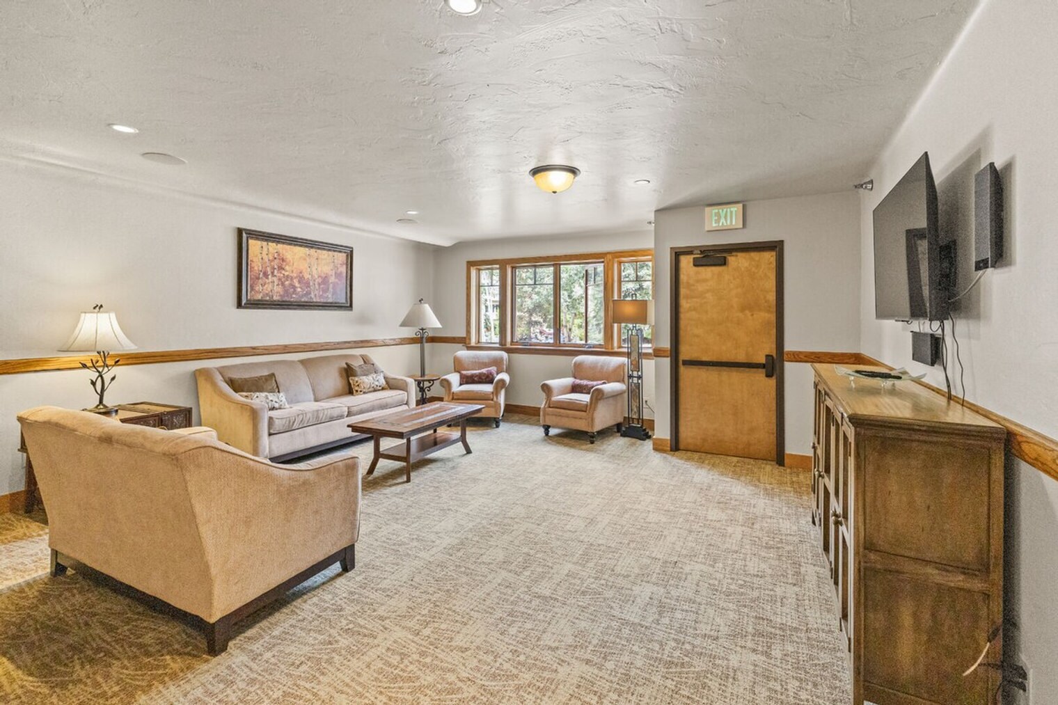 Building Photo - 2700 Village Dr