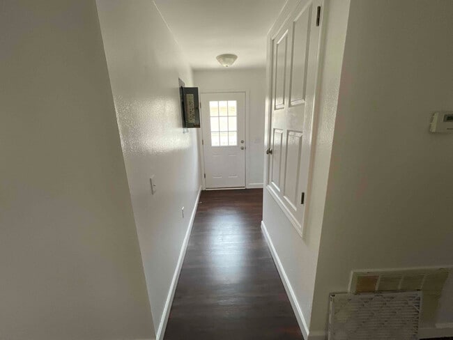 Building Photo - 607 Howard Ave