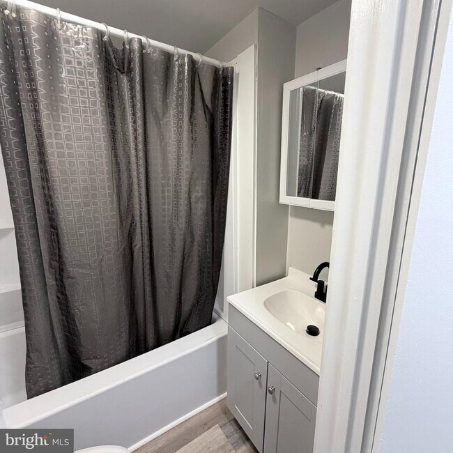 Building Photo - 980 Scotland Ave