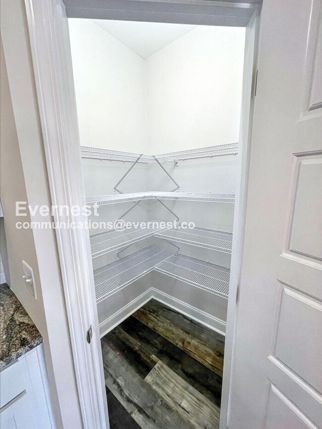 Building Photo - 637 Battery Ct