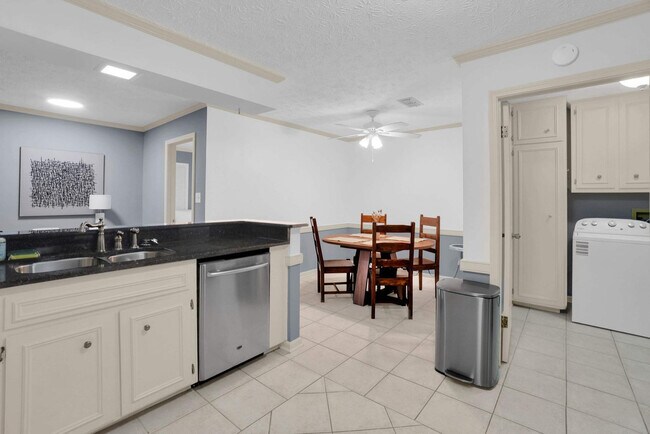 Building Photo - 6509 Enfield Mews