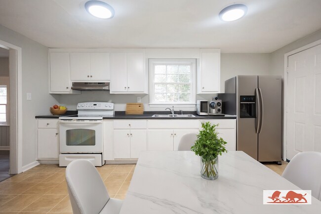 Building Photo - 2 Bedroom House for Rent in Macon, GA – THIS IS NOT A DUPLEX Near Mercer University | $800/mo