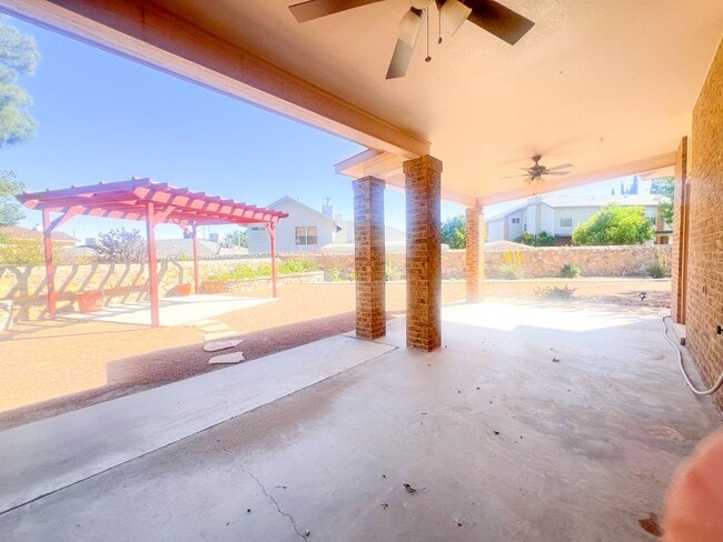 Building Photo - Adorable 3 bedroom 2 bath in Northeast El ...