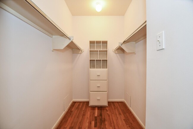 Building Photo - 2431 Dorrington St