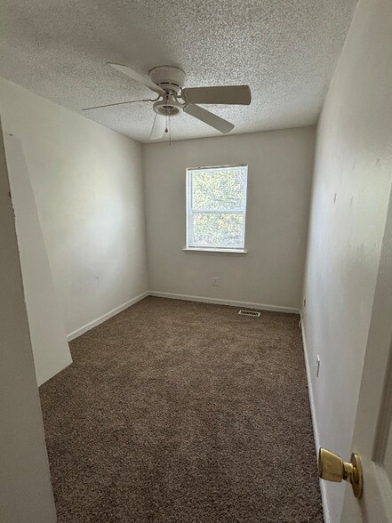 Building Photo - 1211 Warwick Dr