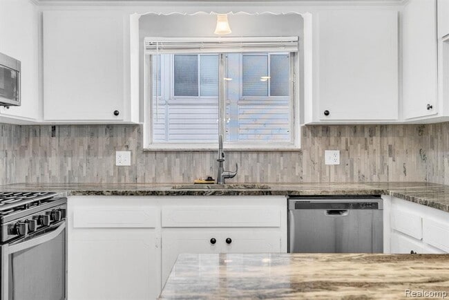 Building Photo - 640 Cumberland St