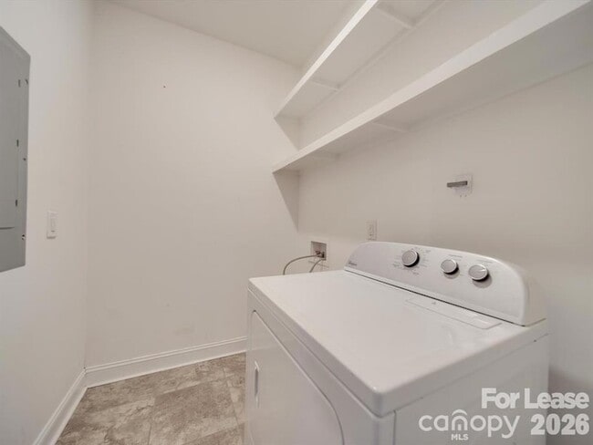 Building Photo - 824 Woodrun Dr