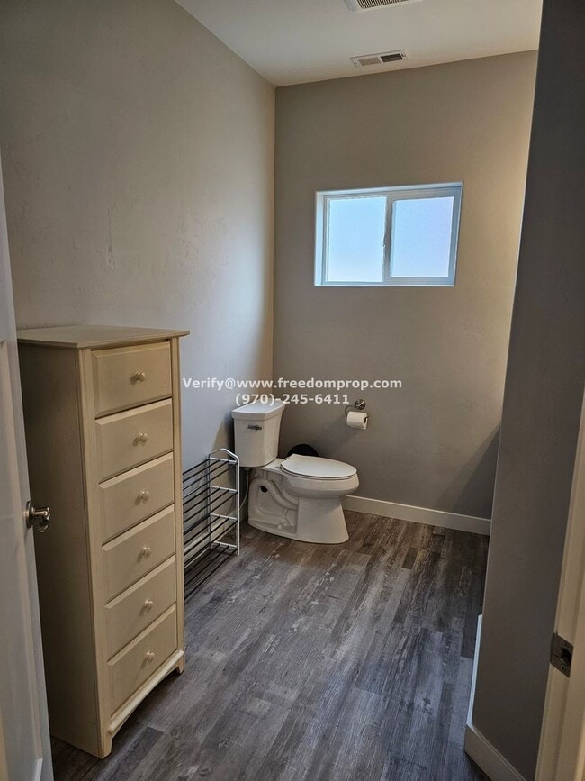 Building Photo - Beautiful Furnished 2bed 2.5 bath Townhome...