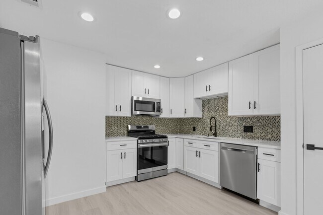 Building Photo - 6646 Montauk Dr