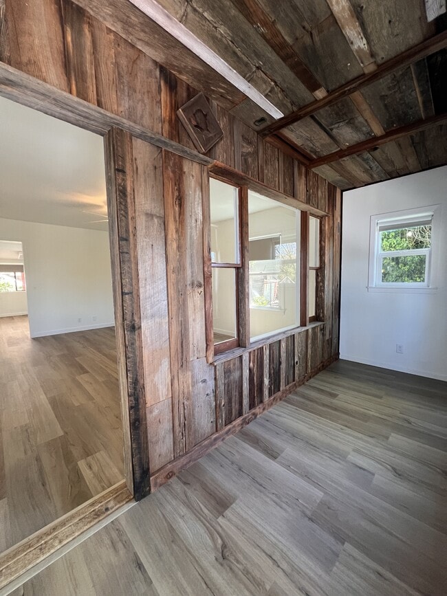 Building Photo - 503 1/2 S Auburn St