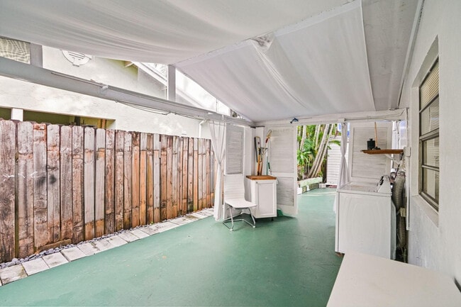 Building Photo - 1416 SW 27th St