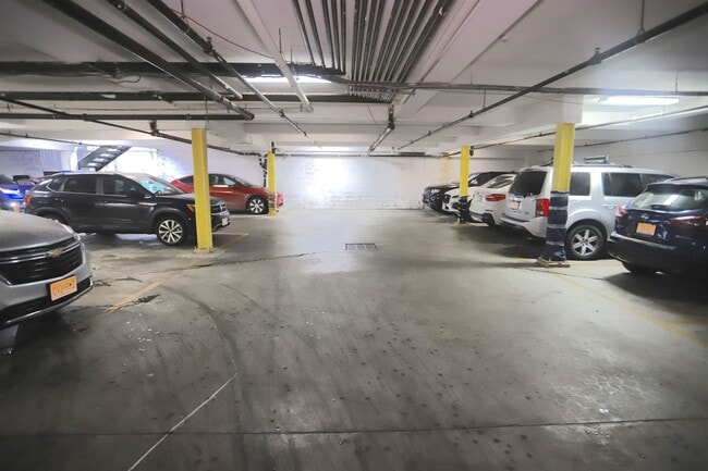 Building Photo - 915 Madison St