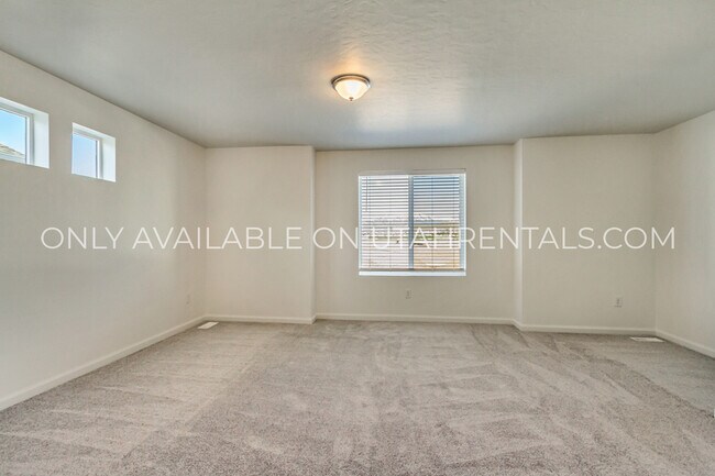 Building Photo - 238 N Colonnade Rd