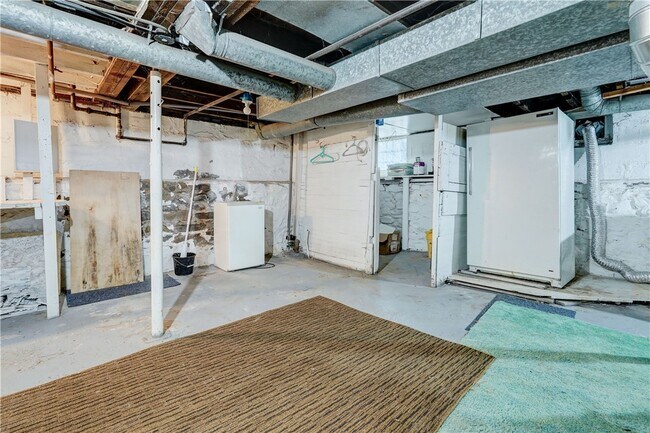 Building Photo - 151 Hampden Rd