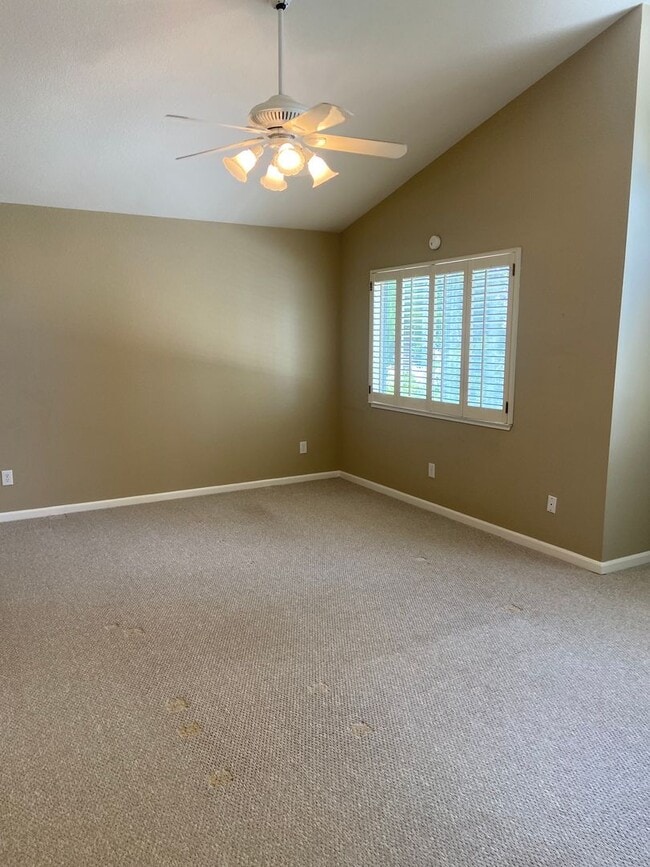 Building Photo - Pristine 4 Bedroom, 3 Bath in South Lexington