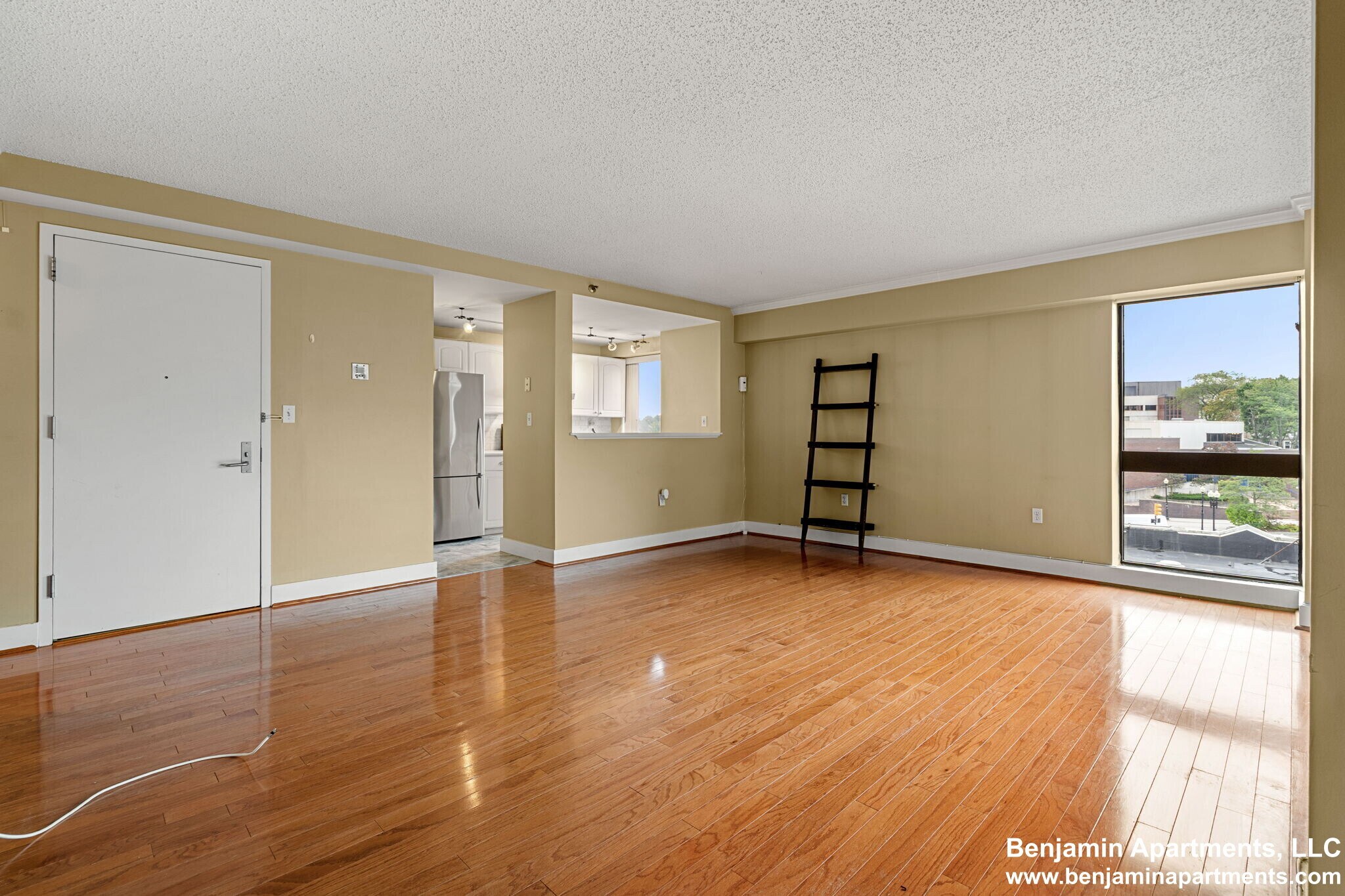 Building Photo - 15 North Beacon St