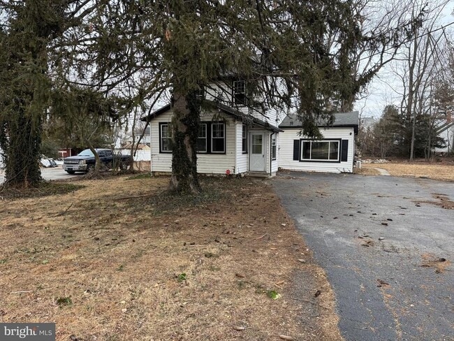 Building Photo - 365 E Springfield Rd