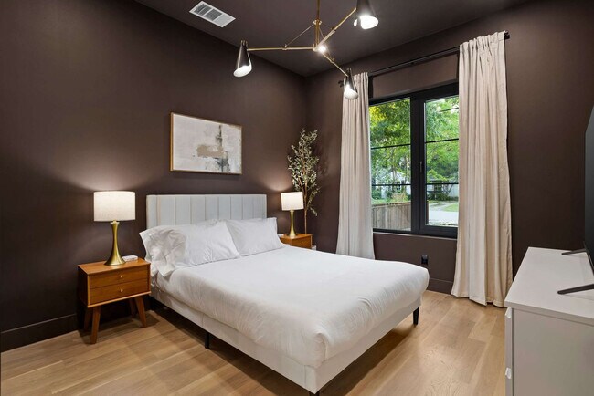 Building Photo - 8922 San Benito Way