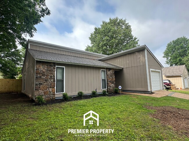 Building Photo - 6467 Llano Ave
