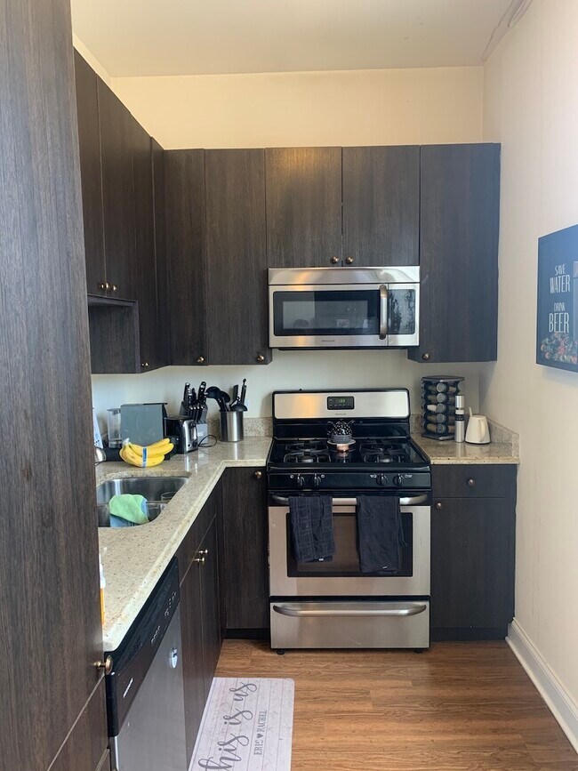 Building Photo - 1738 W Huron St