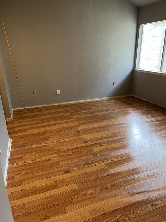 Master bedroom - 6167 Dryad Dr