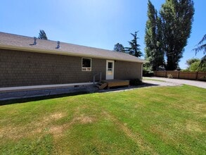 Building Photo - Fully Furnished Cottage 1 Bedroom - Marine Dr
