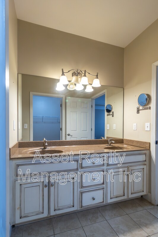 Building Photo - 306 White Cap Ln