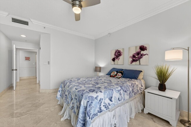 Building Photo - 100 S Birch Rd