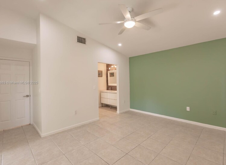 Building Photo - 2235 SE 6th Ct