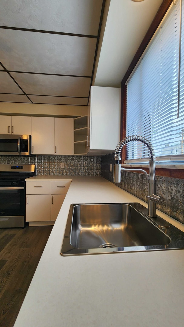 Building Photo - Now showing! Updated 4BR  1 bath house!