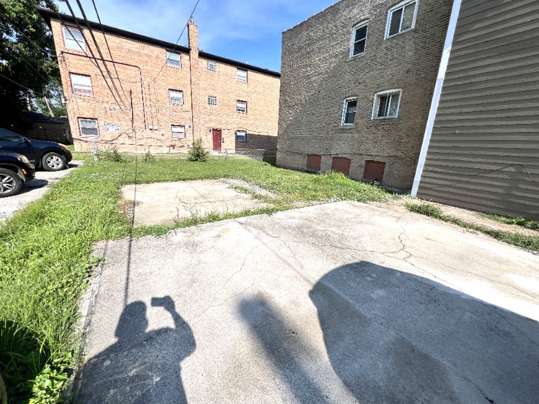 Building Photo - 915 W 95th St
