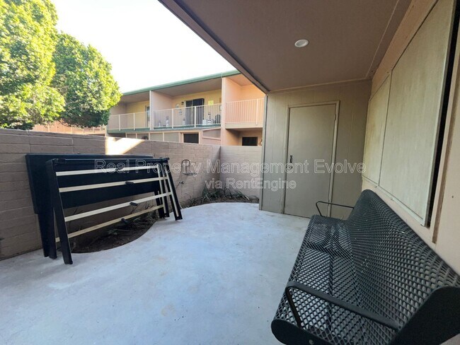 Building Photo - 6565 N 19th Ave