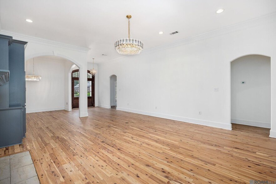 Building Photo - 10417 Oakline Dr